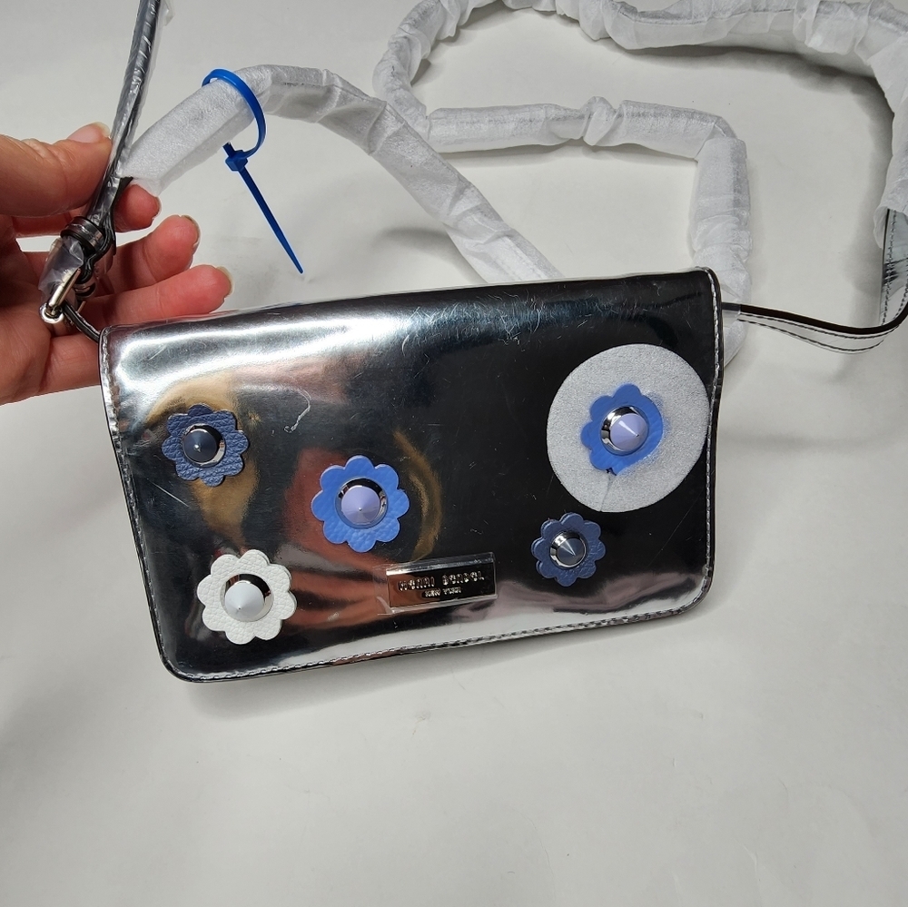 Henri Bendel Silver Floral Smartphone Wallet Purse Crossbody NWOT